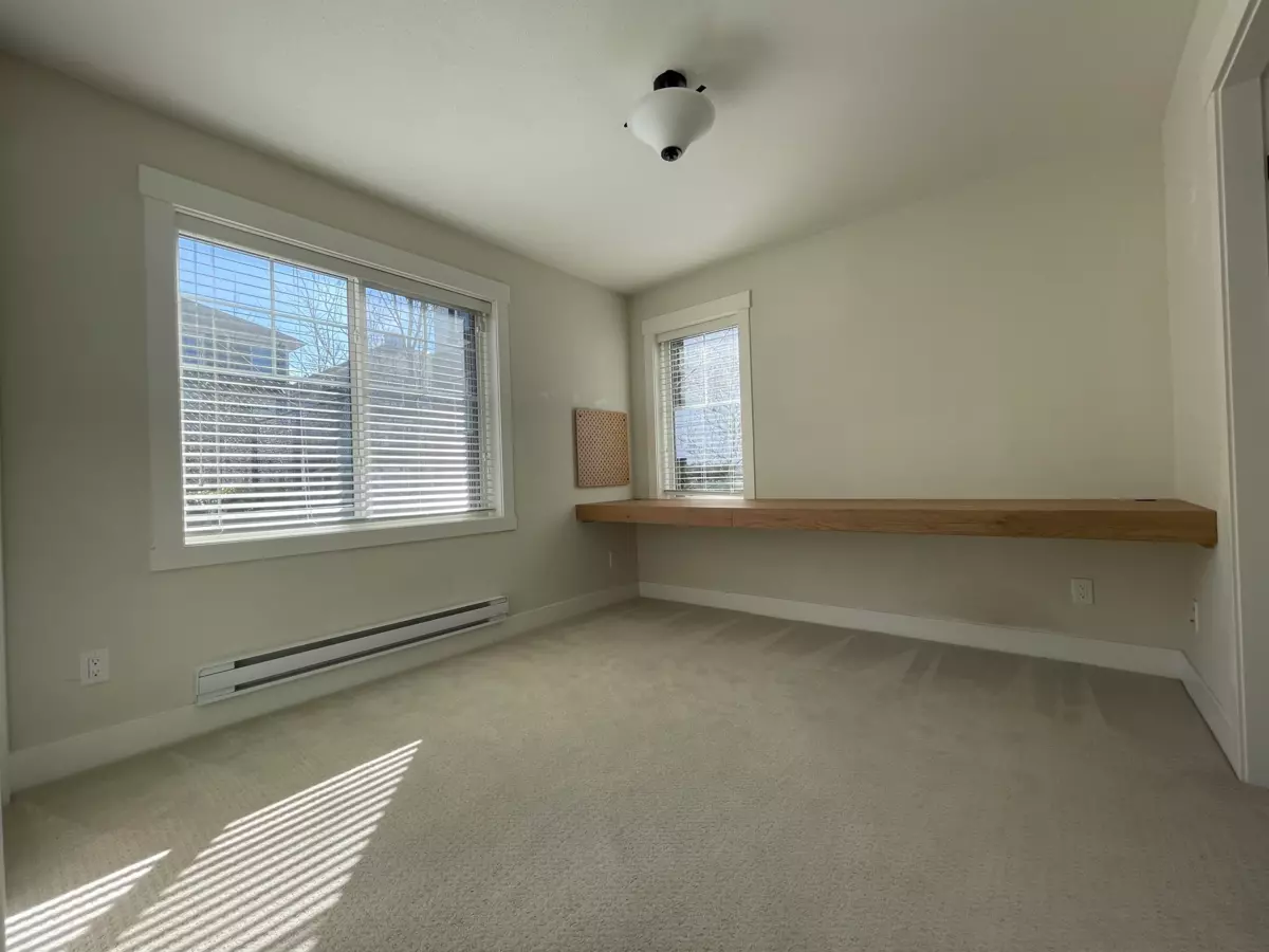 Family Room Photo of 73 16458 23a Avenue, Surrey, BC