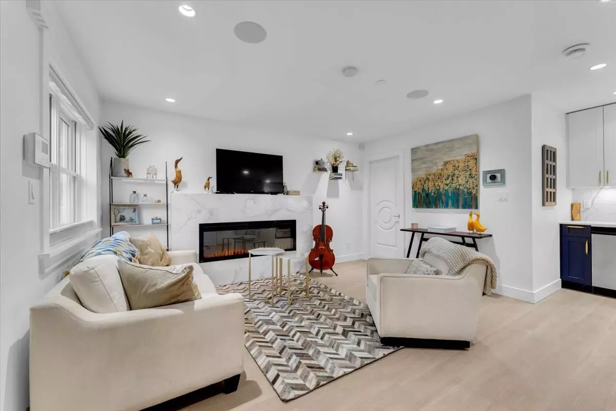 Living Room Photo of 1020 Odlum Drive, Vancouver, BC