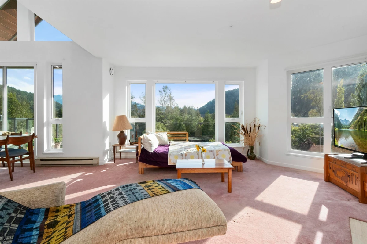 Family Room Photo of 317 378 Esplanade Avenue, Harrison Hot Springs, BC