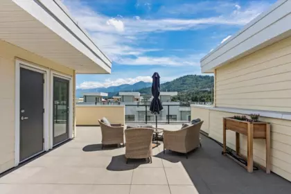 Entry Foyer Photo of 166 46211 Promontory Road, Chilliwack, BC