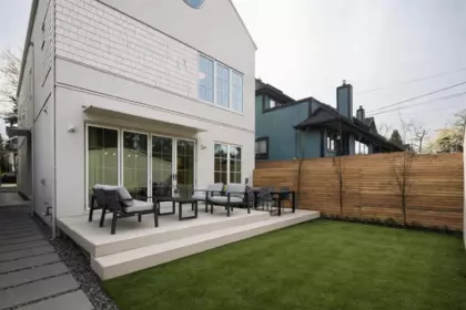 Front Yard Photo of 2 3449 W 22nd Avenue, Vancouver, BC