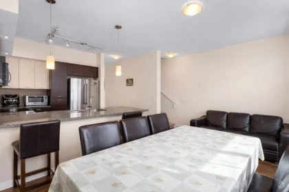 Kitchen Photo of 138 6299 144 Street, Surrey, BC