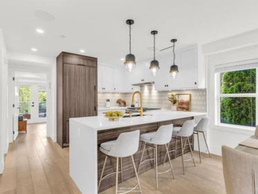 Kitchen Island Photo of 3022 W King Edward Avenue, Vancouver, BC