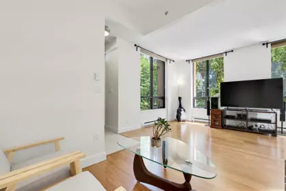 Kitchen Island Photo of 308 Smithe Street, Vancouver, BC
