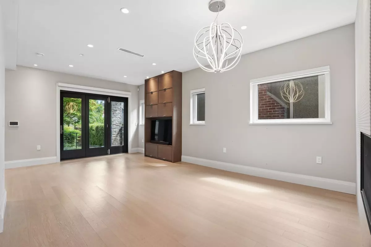 Living Room Photo of 4481 W 15th Avenue, Vancouver, BC