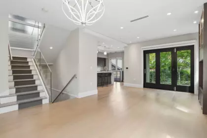 Kitchen Island Photo of 4481 W 15th Avenue, Vancouver, BC