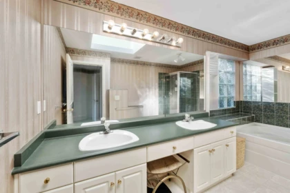 Mudroom Photo of 8330 168 Street, Surrey, BC