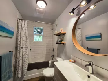 Primary Bathroom Photo of 477 Gavin Road, Keats Island, BC