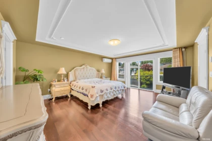 Entry Foyer Photo of 717 Shaw Avenue, Coquitlam, BC