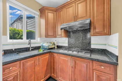Guest Bathroom Photo of 717 Shaw Avenue, Coquitlam, BC