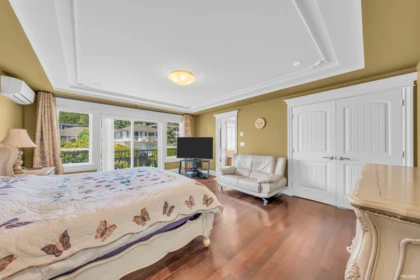 Hallway Photo of 717 Shaw Avenue, Coquitlam, BC
