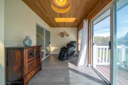 Entry Foyer Photo of 14206 20 Avenue, Surrey, BC