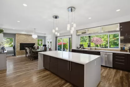 Kitchen Island Photo of 31992 Oyama Place, Mission, BC