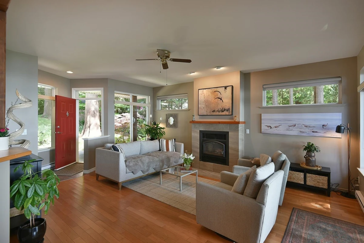 Dining Area Photo of 7647 Eureka Place, Halfmoon Bay, BC