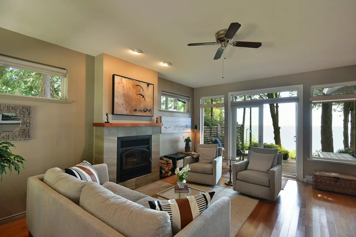 Family Room Photo of 7647 Eureka Place, Halfmoon Bay, BC