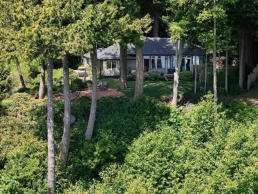 7647 Eureka Place, Halfmoon Bay, BC, Halfmoon Bay — Single Family Residence for sale
