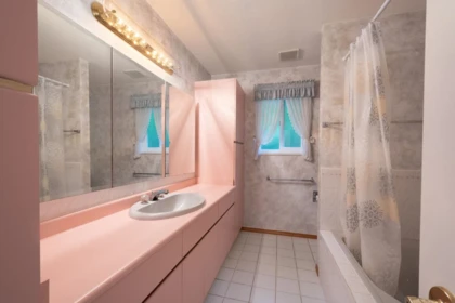 Laundry Room Photo of 937 Westmount Drive, Port Moody, BC