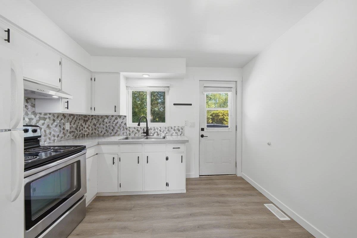Family Room Photo of 3654 St. Thomas Street, Port Coquitlam, BC