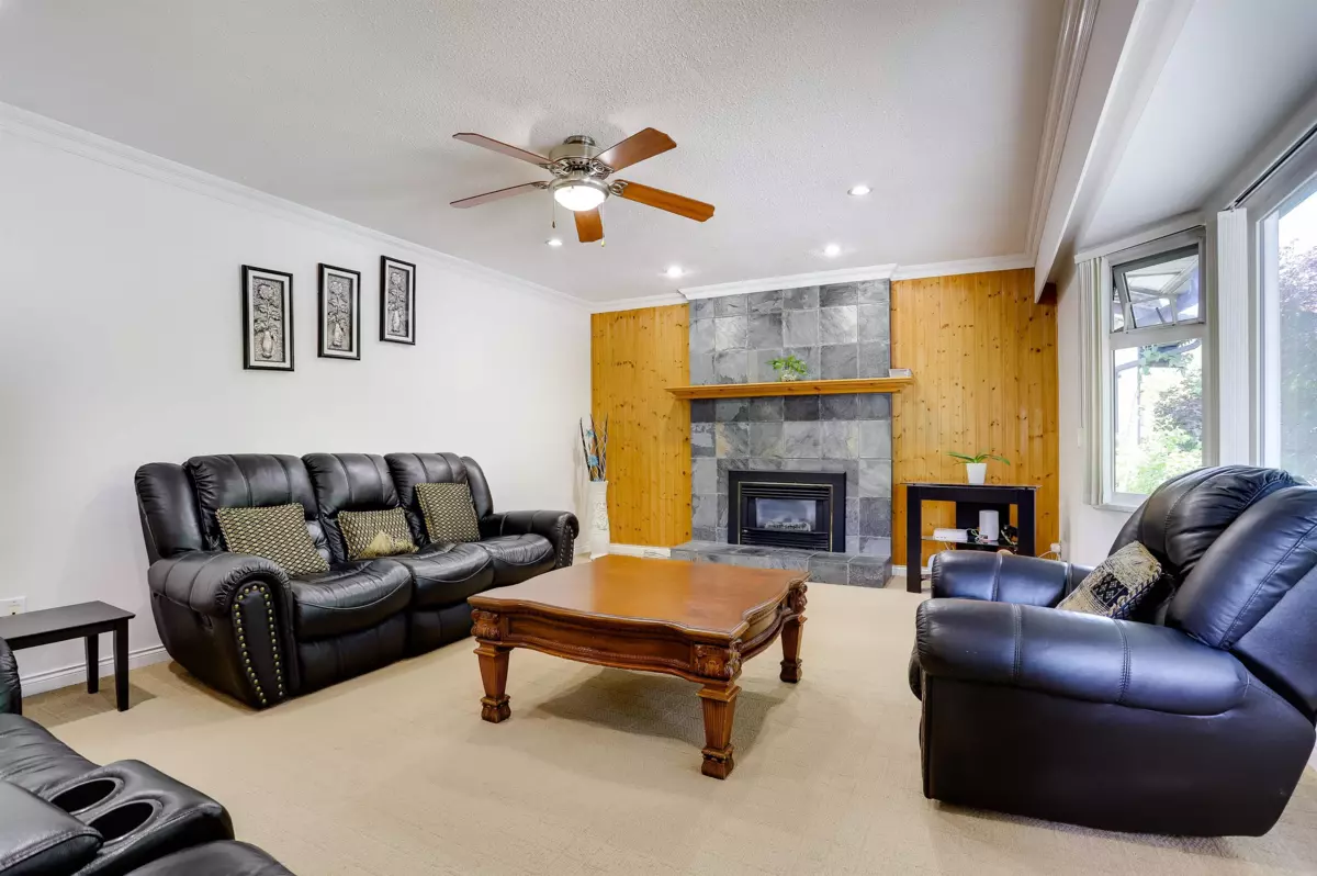 Family Room Photo of 15135 86b Avenue, Surrey, BC