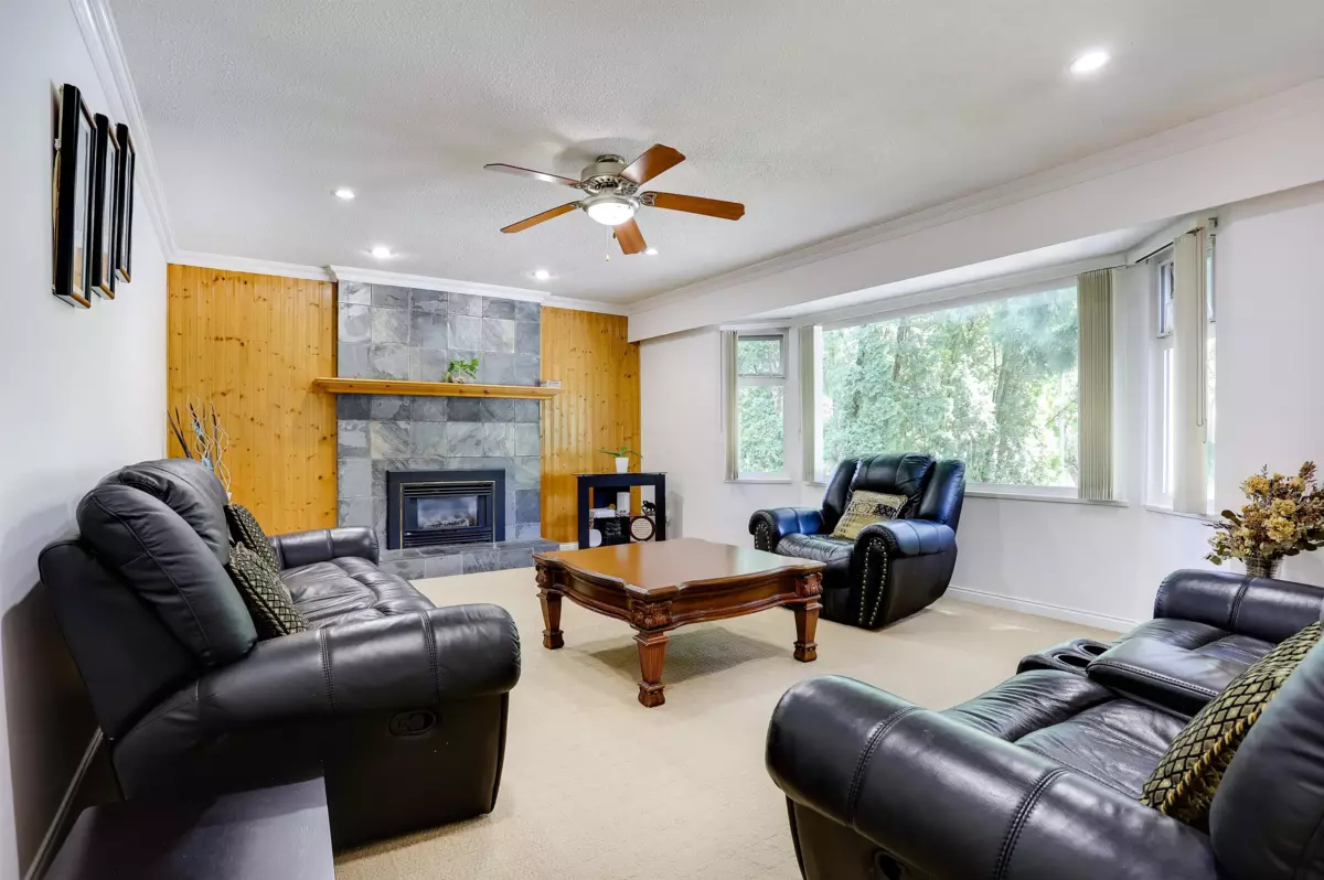Living Room Photo of 15135 86b Avenue, Surrey, BC