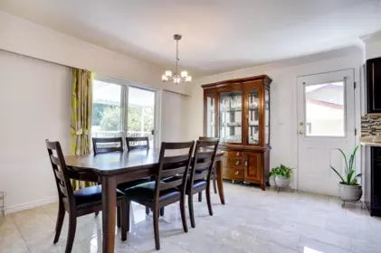 Kitchen Photo of 15135 86b Avenue, Surrey, BC