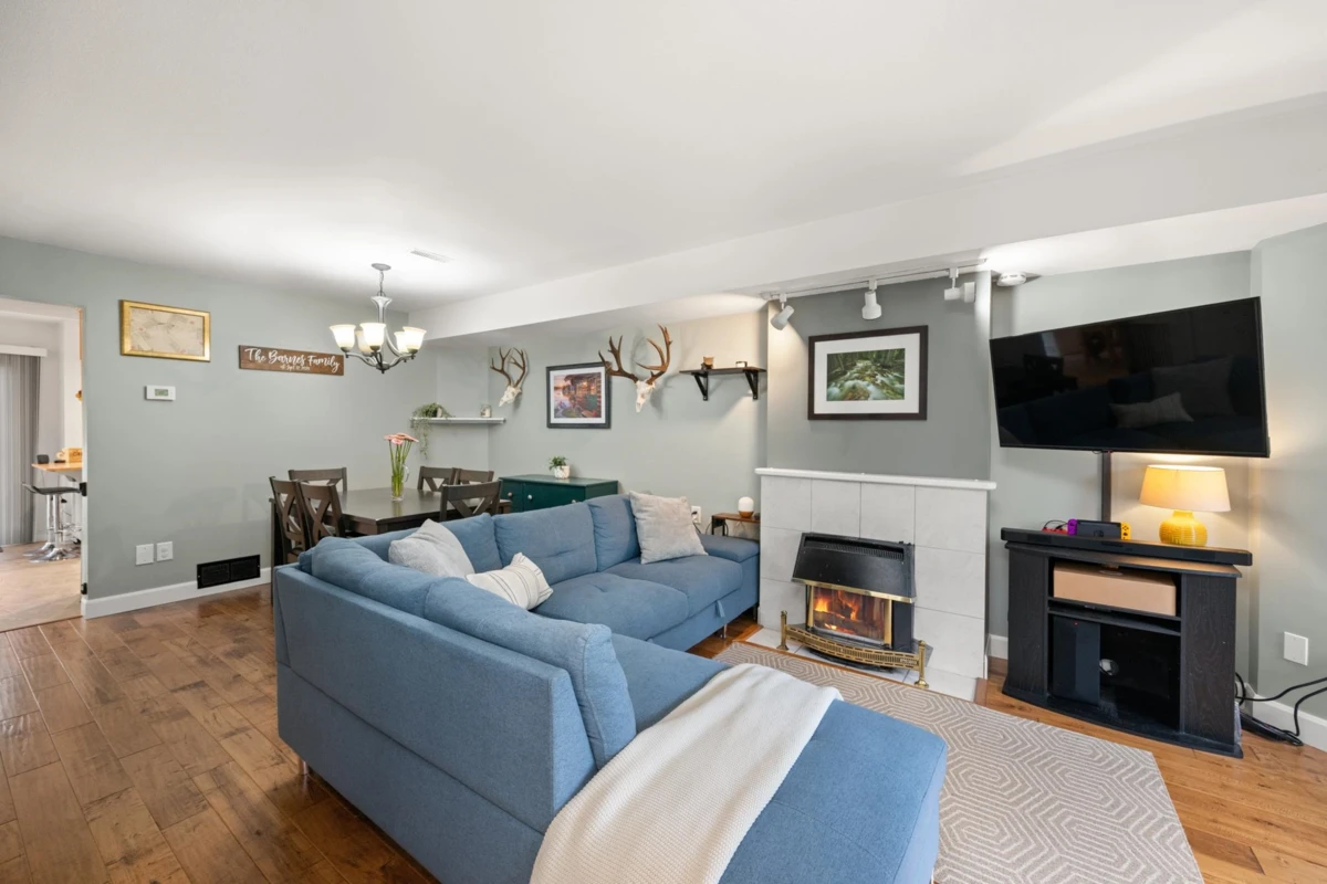 Family Room Photo of 2 32311 Mcrae Avenue, Mission, BC