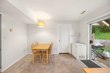 Laundry Room Photo of 2 32311 Mcrae Avenue, Mission, BC