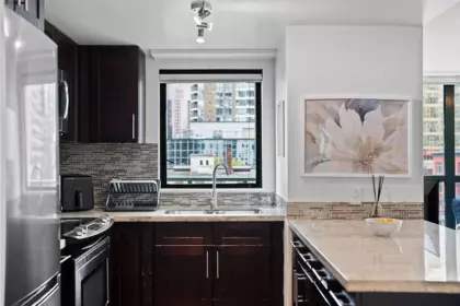 1005 1238 Melville Street, Vancouver, BC, Vancouver — Apartment/Condo for sale