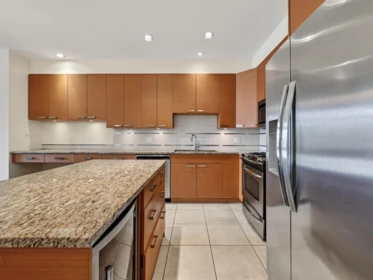 305 4365 Hastings Street, Burnaby, BC, Burnaby — Apartment/Condo for sale