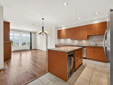 305 4365 Hastings Street, Burnaby, BC, Burnaby — Apartment/Condo for sale