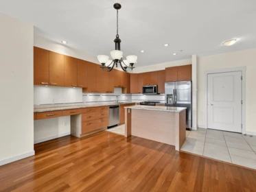 305 4365 Hastings Street, Burnaby, BC, Burnaby — Apartment/Condo for sale