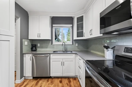 Guest Bathroom Photo of 3 20587 51a Avenue, Langley, BC