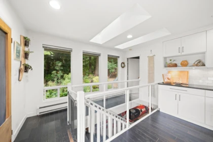 Entry Foyer Photo of 507 Jefferson Avenue, Coquitlam, BC