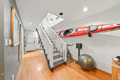 Hallway Photo of 507 Jefferson Avenue, Coquitlam, BC