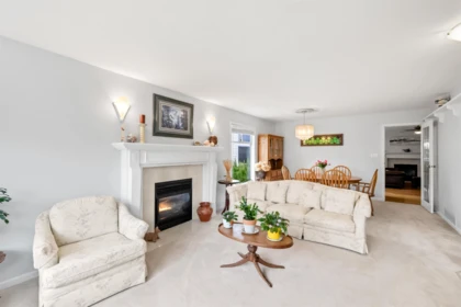 Kitchen Island Photo of 2830 Crossley Drive, Abbotsford, BC