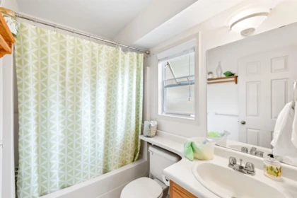 Powder Room Photo of 2830 Crossley Drive, Abbotsford, BC