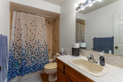 Powder Room Photo of 1632 Nanaimo Street, New Westminster, BC