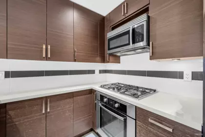 301 4710 Hastings Street, Burnaby, BC, Burnaby — Apartment/Condo for sale