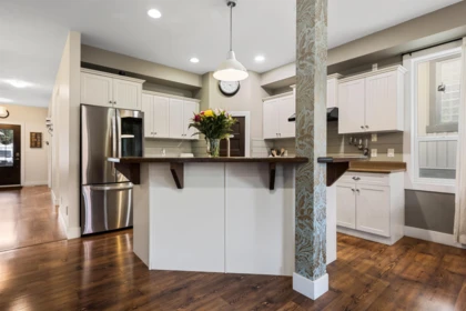 Kitchen Island Photo of 44405 Mclaren Drive, Chilliwack, BC