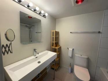 Walk-In Closet Photo of 502 1737 Duchess Avenue, West Vancouver, BC