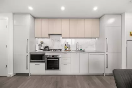 Walk-In Closet Photo of 1905 6468 Willingdon Avenue, Burnaby, BC