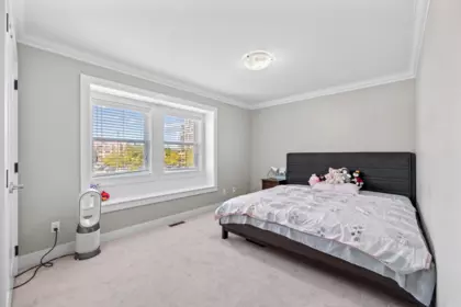 Basement Recreation Room Photo of 15568 Russell Avenue, White Rock, BC