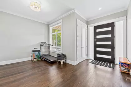 15568 Russell Avenue, White Rock, BC, White Rock — Single Family Residence for sale