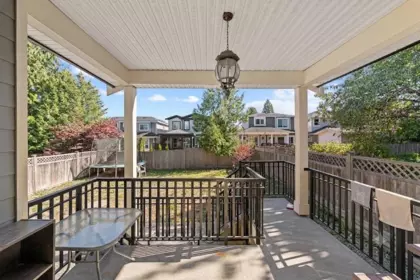 Front Yard Photo of 15568 Russell Avenue, White Rock, BC