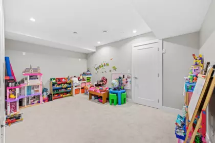 Hallway Photo of 15568 Russell Avenue, White Rock, BC