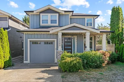 15568 Russell Avenue, White Rock, BC, White Rock — Single Family Residence for sale