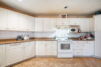 Breakfast Nook Photo of 13107 74 Avenue, Surrey, BC