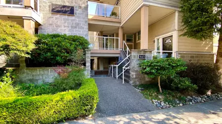 Entry Foyer Photo of 204 943 W 8th Avenue, Vancouver, BC