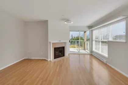 Kitchen Island Photo of 204 943 W 8th Avenue, Vancouver, BC
