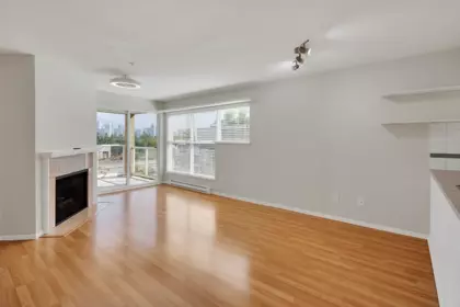 Kitchen Photo of 204 943 W 8th Avenue, Vancouver, BC